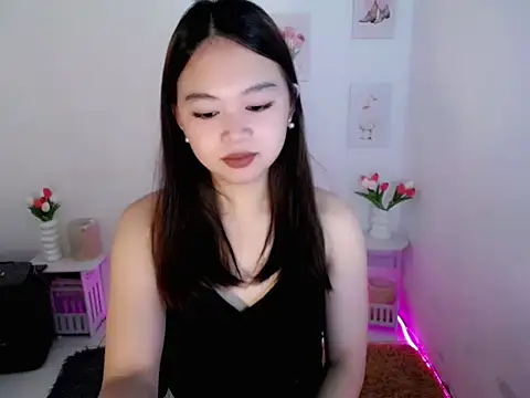 lustfullakim online show from August 4, 6:10 pm