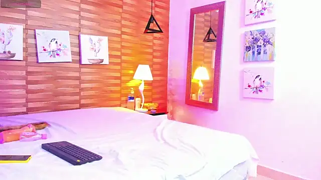 Mia Sensation  online show from April 16, 9:04 pm