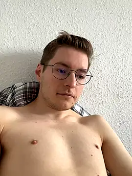 Snapshot of NudistenDavid chatting on November 3, 1:01 pm NudistenDavid online show from November 3, 1:01 pm