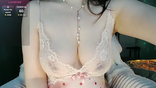 Snapshot of xxx719042 chatting on April 24, 10:39 am xxx719042 online show from April 24, 10:39 am
