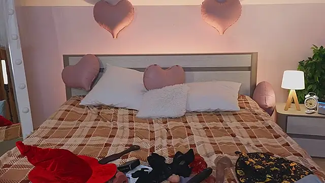 WICKEDEMBER online show from February 14, 1:46 am