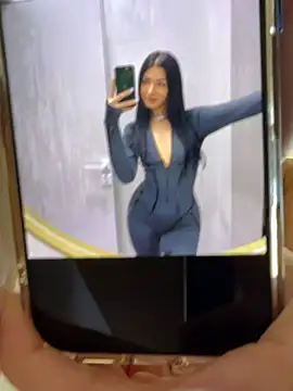 Snapshot of VickyM99 chatting on April 25, 1:41 pm VickyM99 online show from April 25, 1:41 pm