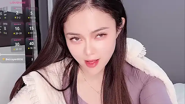 Yesenia- online show from November 20, 2:06 pm