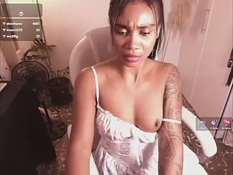 Snapshot of Miss_Benz chatting on January 18, 4:27 am Miss Benz online show from January 18, 4:27 am