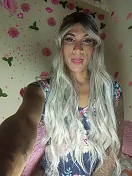 Snapshot of Sthefy_luna131 chatting on November 19, 12:10 am Sthefy luna131 online show from November 19, 12:10 am