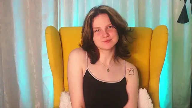 LatinaHuguenin online show from March 8, 7:06 pm