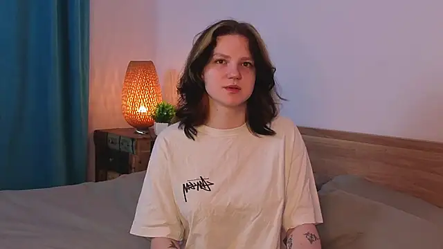 LatinaHuguenin online show from April 5, 9:12 pm