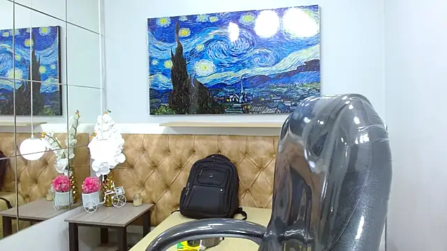 Liams18 online show from December 14, 9:19 pm