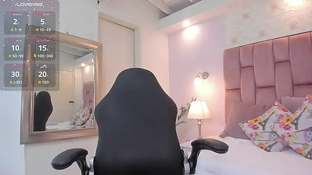 danielamonet online show from May 25, 3:45 am