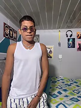 Mike and Rayan online show from April 18, 3:32 am