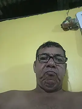 Snapshot of bruno_324278 chatting on May 11, 4:40 am bruno 324278 online show from May 11, 4:40 am