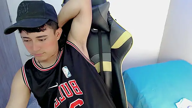 Tatann 18 online show from November 26, 8:32 pm