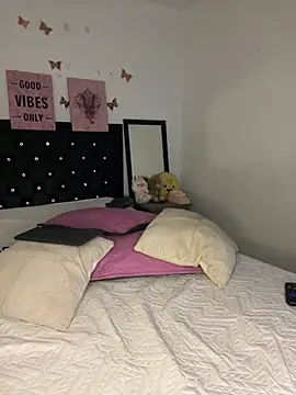 LoliitaBennett online show from July 4, 5:57 am