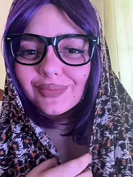 candicewest  online show from June 19, 4:11 pm