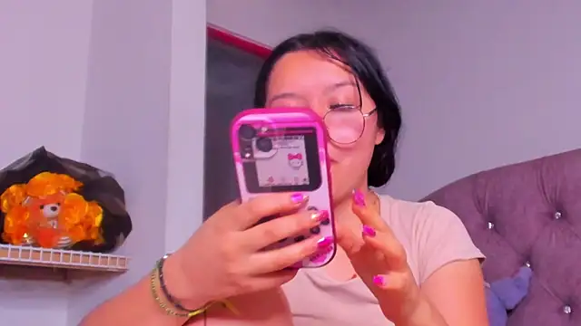 amy  a online show from April 27, 6:44 am