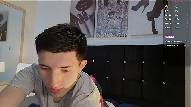 Un Sluttyy online show from March 12, 11:49 am