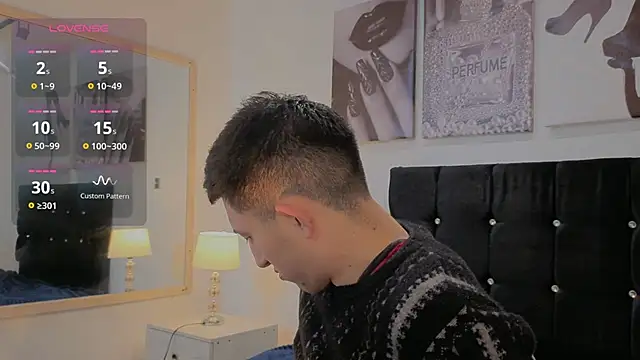 Un Sluttyy online show from March 24, 11:15 am