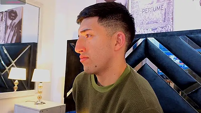 Un Sluttyy online show from April 18, 11:25 am