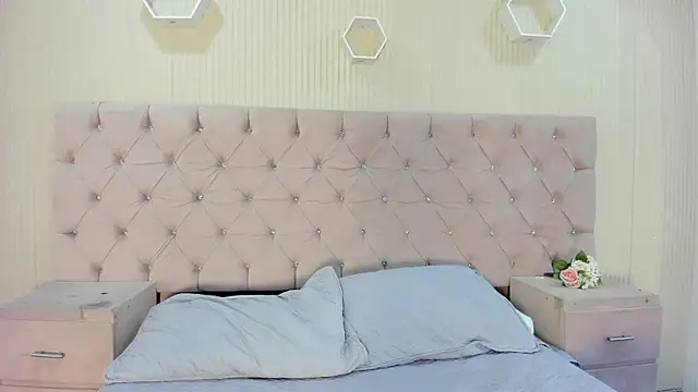 ZarinaWynne online show from July 7, 12:53 pm