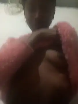 Snapshot of Aliis_Love chatting on February 15, 2:30 am Aliis Love online show from February 15, 2:30 am