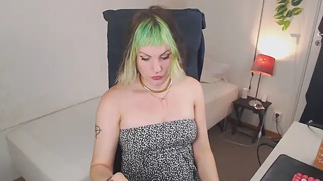 slutty violet online show from August 5, 7:17 pm