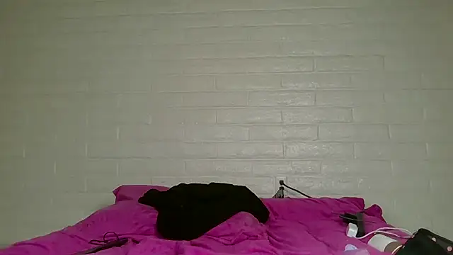 nikkibae33 online show from March 4, 4:29 am