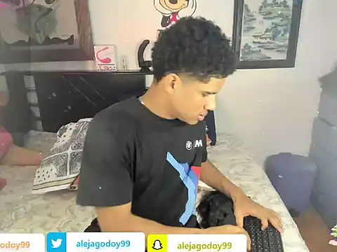 Snapshot of JUANBIGCOCK21CM chatting on November 27, 12:40 pm JUANBIGCOCK21CM online show from November 27, 12:40 pm