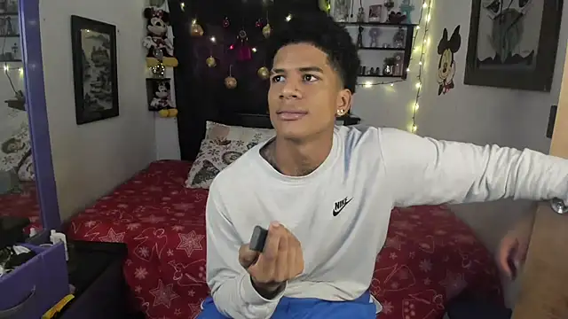 Snapshot of JUANBIGCOCK21CM chatting on December 20, 5:31 pm JUANBIGCOCK21CM online show from December 20, 5:31 pm