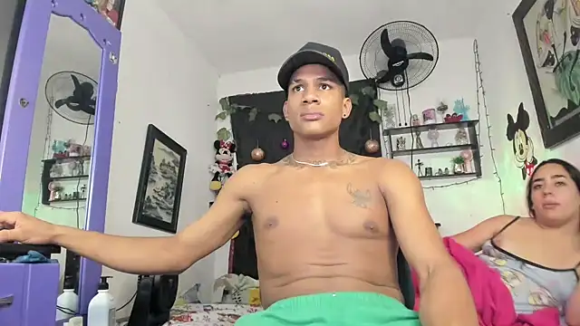 Snapshot of JUANBIGCOCK21CM chatting on December 23, 3:15 am JUANBIGCOCK21CM online show from December 23, 3:15 am