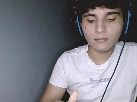 Snapshot of suggarboy03 chatting on November 15, 4:21 am suggarboy03 online show from November 15, 4:21 am