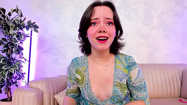 AnnaTylor online show from December 2, 12:32 pm