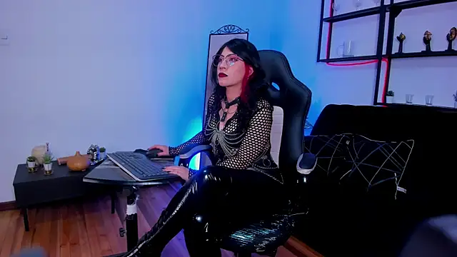 Halley Ravenn online show from July 9, 8:46 pm