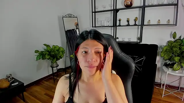 Halley Ravenn online show from August 2, 2:37 pm