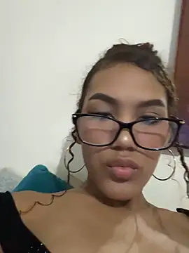 luciagray1 online show from April 19, 12:22 am