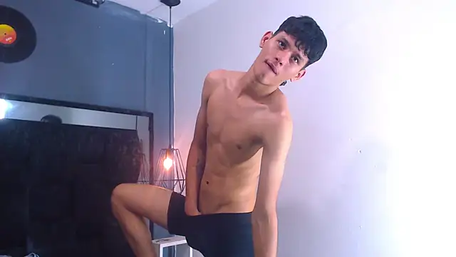 Snapshot of Pit_Ross chatting on April 12, 5:56 am Pit Ross online show from April 12, 5:56 am