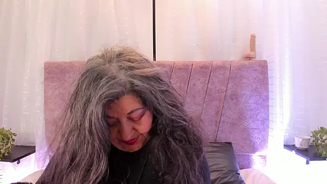 Victoriaa Anderson online show from April 10, 1:27 pm