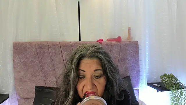 Victoriaa Anderson online show from April 13, 2:11 pm