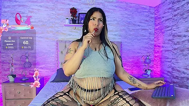 Snapshot of Sasha_Larsen chatting on July 18, 4:05 am Sasha Larsen online show from July 18, 4:05 am