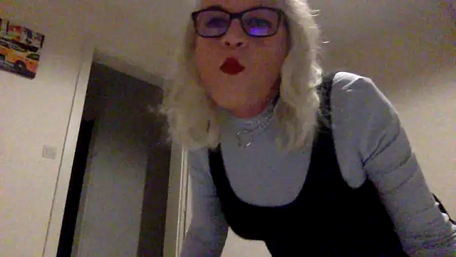nicohumm online show from January 18, 11:33 pm