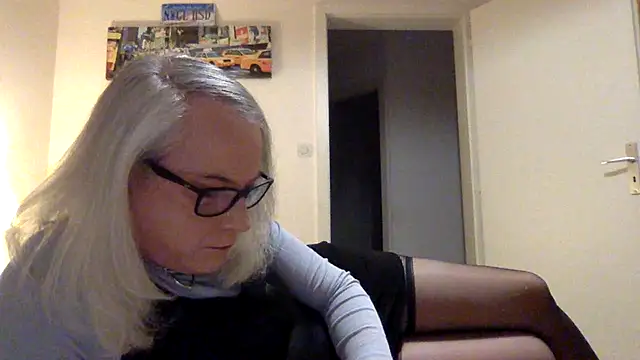 nicohumm online show from March 15, 8:43 pm