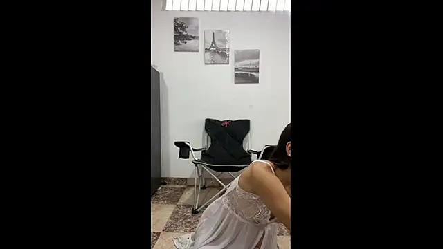 Snapshot of Romeoandjulietta chatting on November 24, 3:56 pm Romeoandjulietta online show from November 24, 3:56 pm