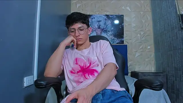 ElanGiraldo online show from June 7, 11:41 pm