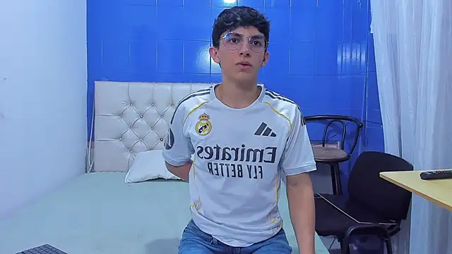 ElanGiraldo online show from June 20, 9:39 pm