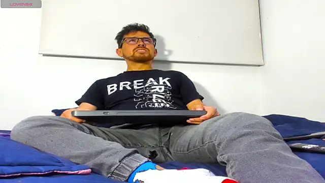 Snapshot of Prince1_dark chatting on January 10, 4:03 am Prince1 dark online show from January 10, 4:03 am