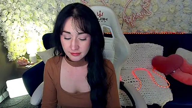 CarolinaaFoxyyy online show from April 10, 12:43 pm