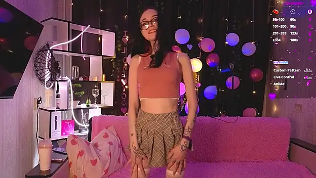 Snapshot of GirlFromHell88 chatting on May 9, 8:58 pm GirlFromHell88 online show from May 9, 8:58 pm