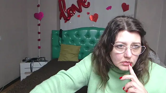 Snapshot of RoseHille chatting on February 3, 2:44 pm RoseHille online show from February 3, 2:44 pm