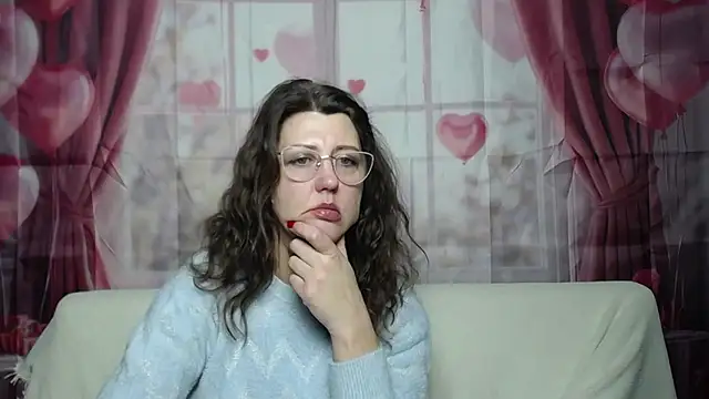 Snapshot of RoseHille chatting on February 10, 3:16 pm RoseHille online show from February 10, 3:16 pm