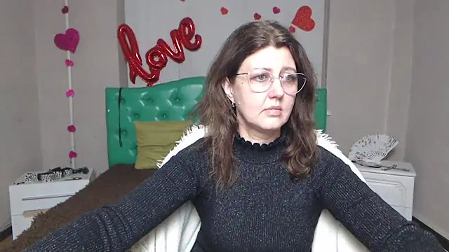 Snapshot of RoseHille chatting on February 17, 6:14 pm RoseHille online show from February 17, 6:14 pm