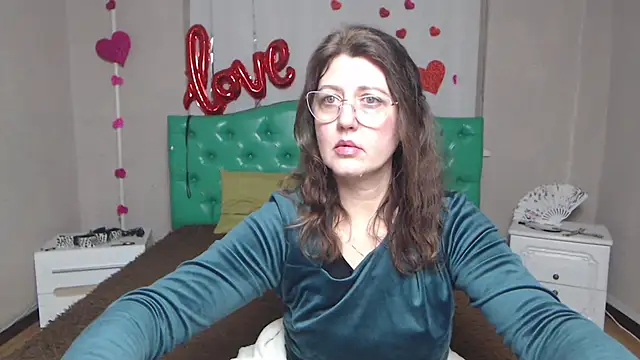 Snapshot of RoseHille chatting on February 19, 6:04 pm RoseHille online show from February 19, 6:04 pm